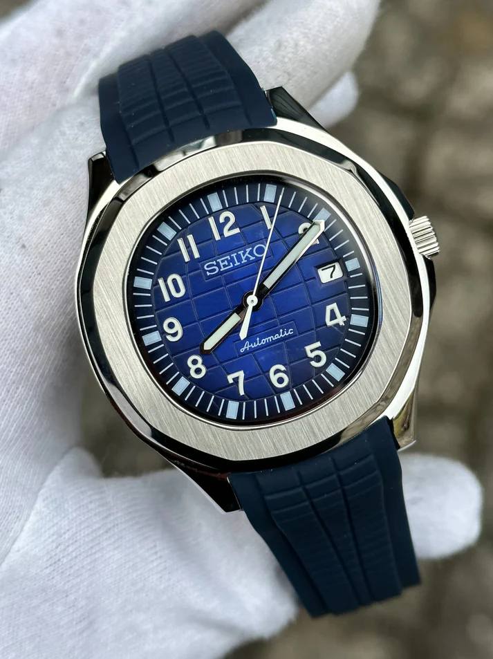 Seiko Aquanaut Navy Blue